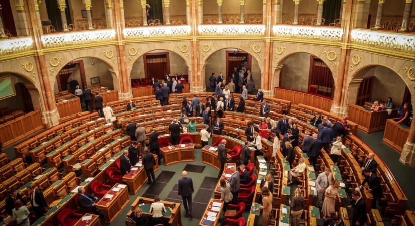 A Fidesz támogatja, hogy Magyar Péter alkohol- és drogtesztet vezetne be a parlamentben