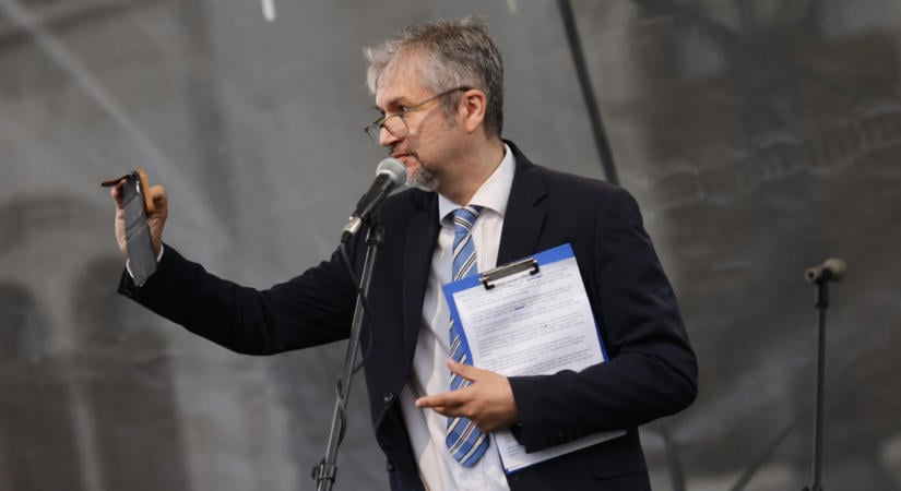 Hadházy Ákos újabb feljelentést tett az aranykonvoj-ügy miatt
