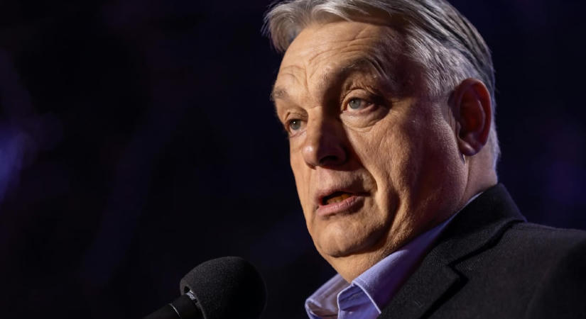 Orbán Viktor még mindig az Adrián nyaral, most a fiával és Tiborcz Istvánnal fotózták le
