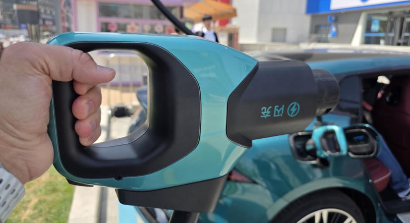 Komoly tempóban fejlesztik a BYD pár perces töltési idővel kecsegtető hálózatát