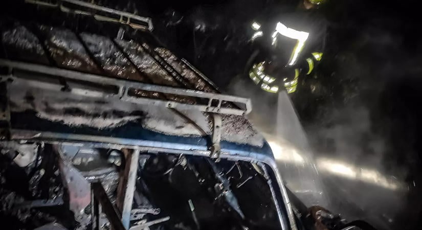 Kigyulladt egy személyautó Ungváron
