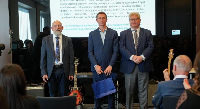 Mesterséges intelligencia segíti a szandaszőlősi diákokat, díjat ért a tanár újítása