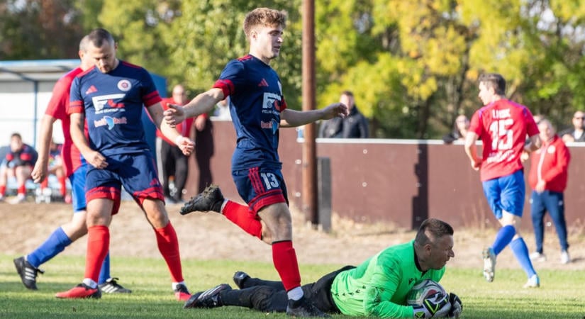 Mányban botolhat az éllovas, délen a Videoton Baráti Kör készül bravúrra