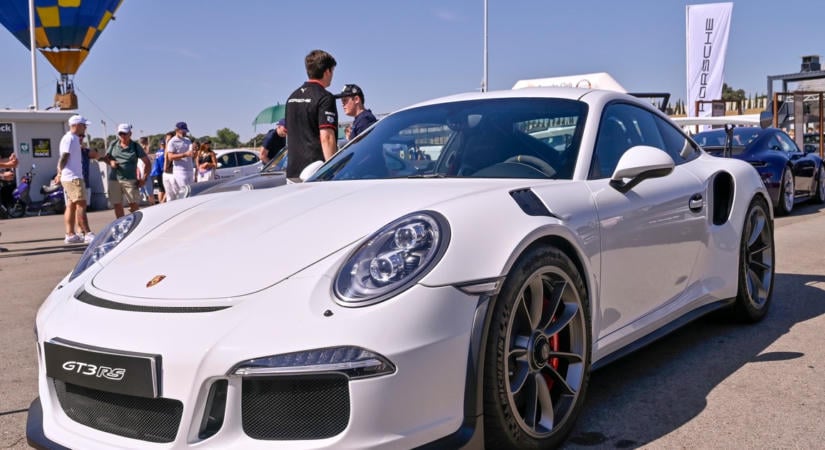 Nagy bajban van a Porsche: 95,9 százalékos profitcsökkenésről számoltak be