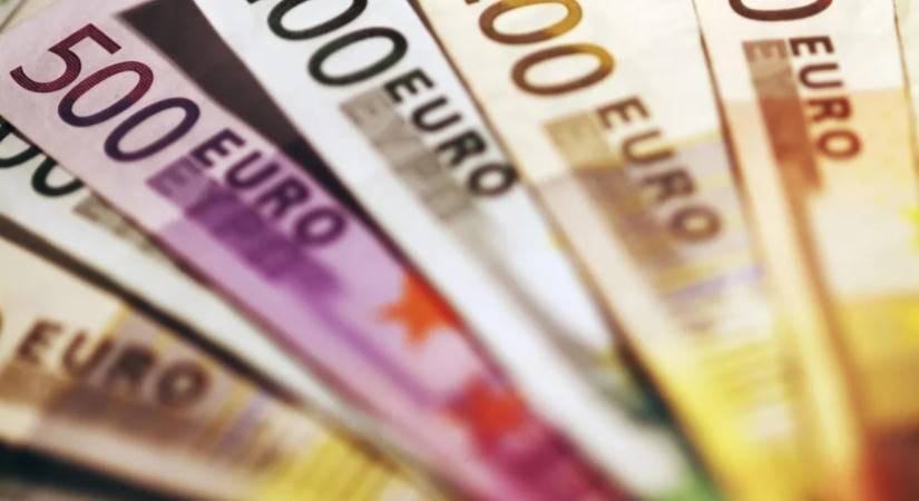 Az euró bevezetése segítheti a gazdasági felzárkózást a szakértők szerint