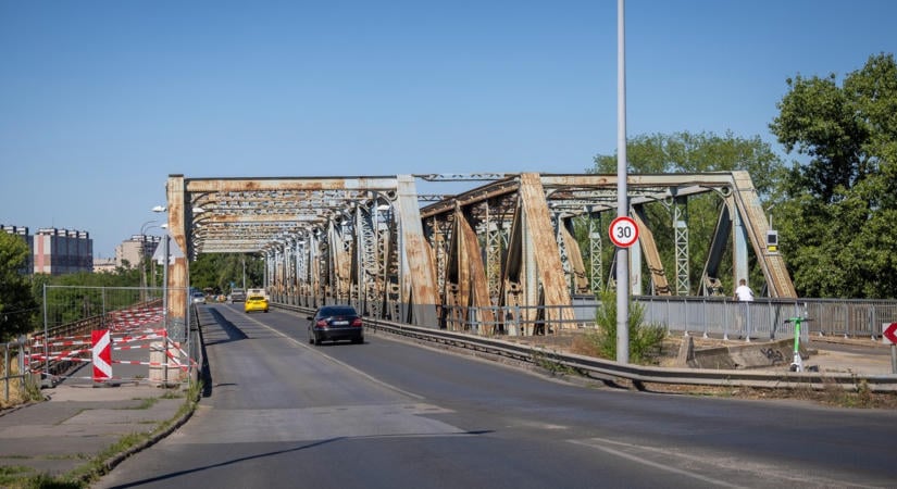 Vasárnap teljesen lezárnak egy budapesti hidat, ez vár a buszokra és az autósokra