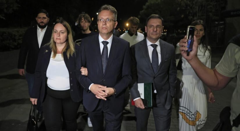 Exminiszterek a nyomozók előtt: új szakaszba léptek a korábbi kormányzat korrupciós ügyei
