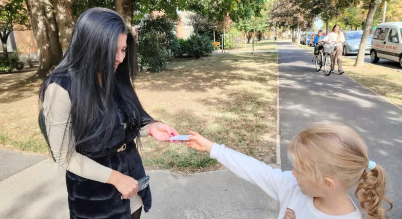 Mosolyokat vittek magukkal a városba a Csillagszem óvodásai