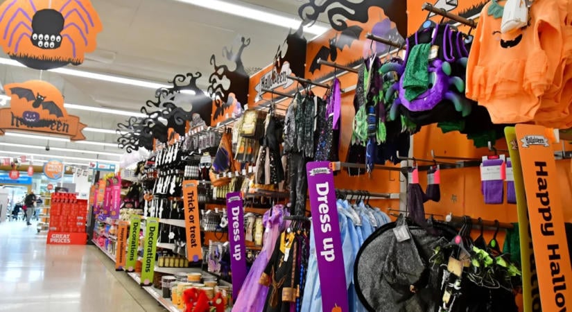 Lengyel üzletláncok vonják ki a forgalomból a Halloween-kellékeket a közelmúltbeli késelések után