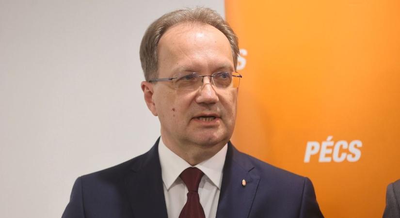 Nem lesz Komló díszpolgára Hoppál Péter