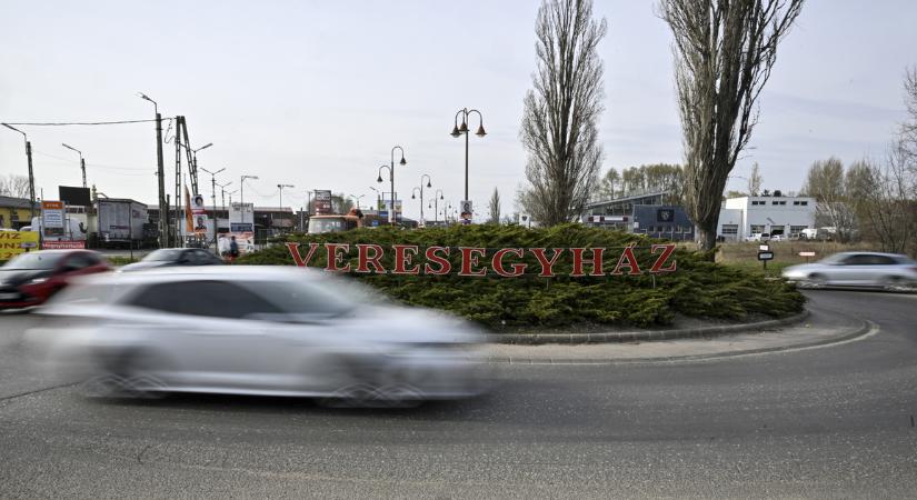 Bíróságra viszik a veresegyházi civilek a tóparti építkezés ügyét