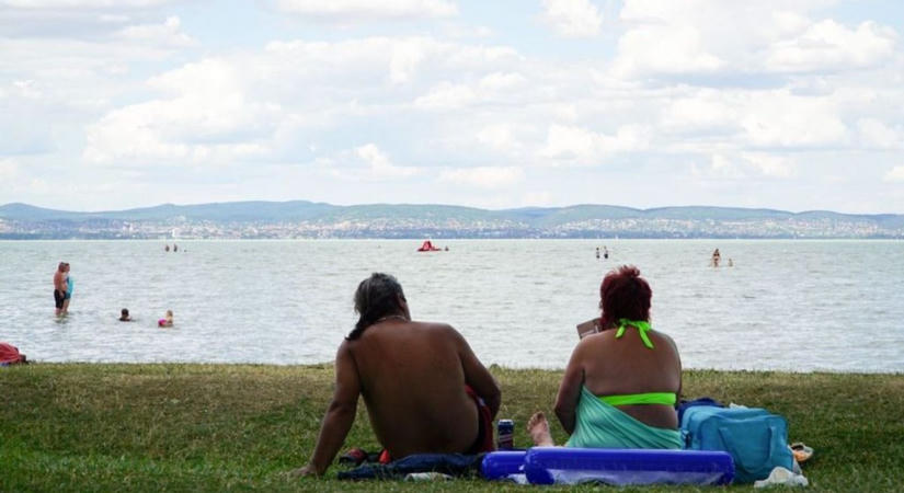 Nem csak a Karib-tengert, de a Balatont is átszeli! - A Balatonon pihenget a Karib-tenger kalózai sztárja!