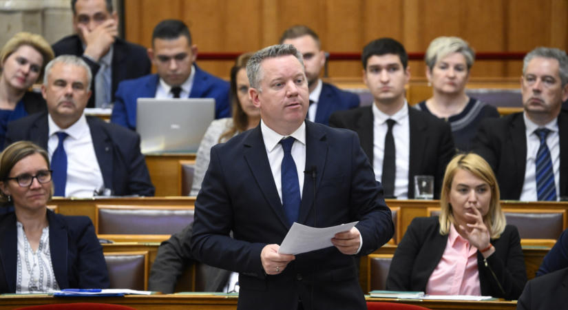Teljessé vált az Alkotmányvédelmi Hivatal új vezetése: egyszerre három főigazgató-helyettest neveztek ki dandártábornokká