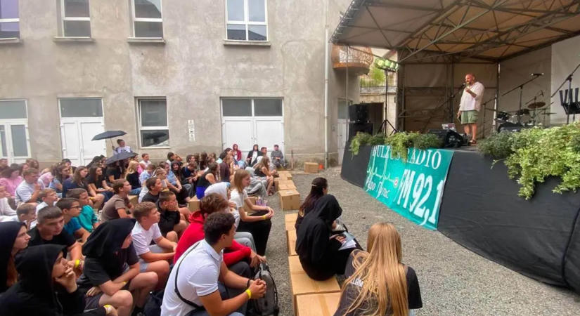Villámtöltésen félezer kárpátaljai református fiatal - Add tovább az áldást!