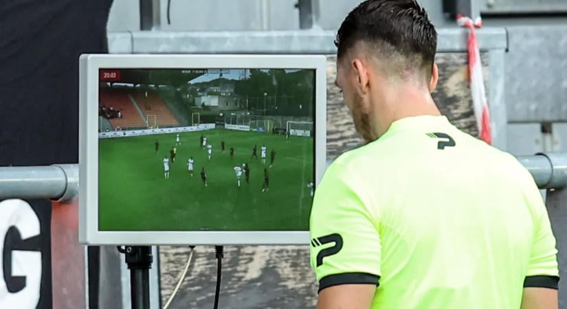 Egyre nagyobb botrányokat okoz a VAR – magyar játékvezető árulta el, miért hibázik a videóbíró