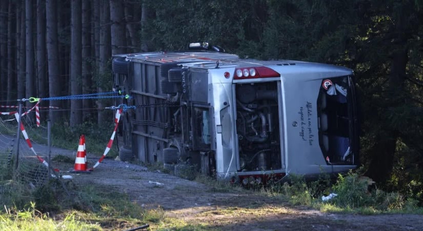 Tragikus buszbaleset Bajorországban