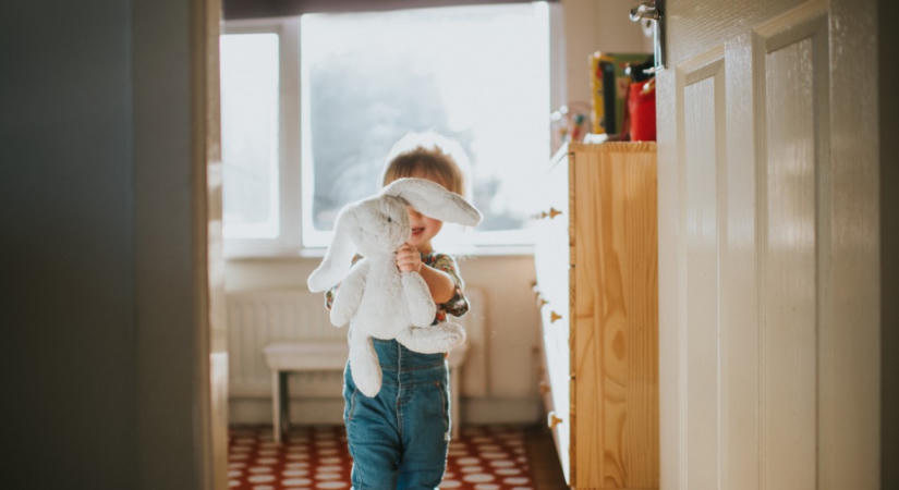 Nem véletlen, hogy mindig ugyanazt a plüsst viszi magával a gyerek