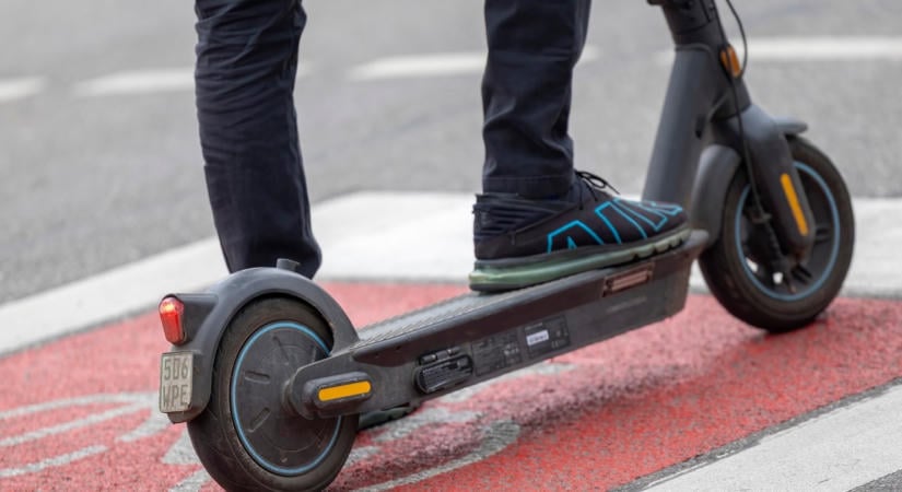 Most akkor kell az elektromos rollerekre biztosítás vagy sem? Az ügyvéd válaszol
