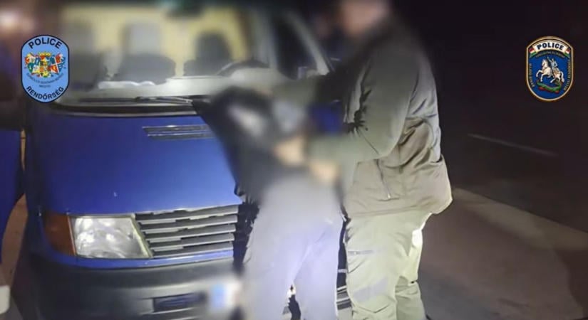 Nem mindennapi látvány fogadta a rendőröket: lopott borjúkkal a raktérben bukott le a szabolcsi trió – fotókkal, videóval