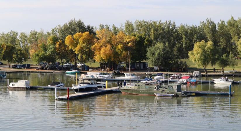 Várják a pihenni vágyókat a Tisza-tó medencéi