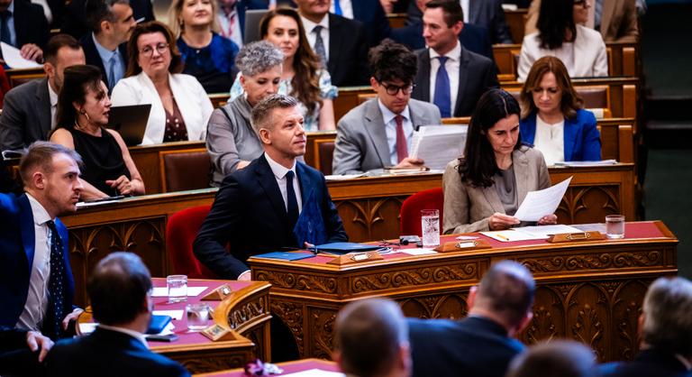 Hosszabbítást kér az Alaptörvény módosításának véleményezésére a Helsinki Bizottság