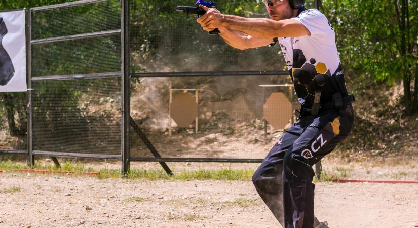 Teljesen magyar kézbe kerül a Colt CZ Hungary fegyvergyártó