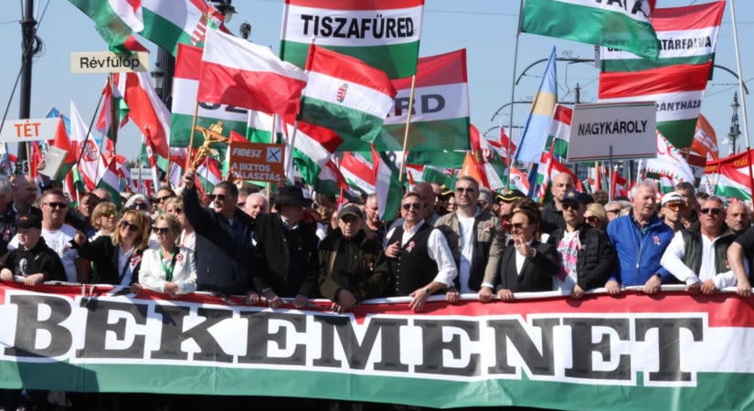 Október 23-án Békemenet lesz, Bayer Zsolték vasárnap a Terror Háza előtt is tüntetnek