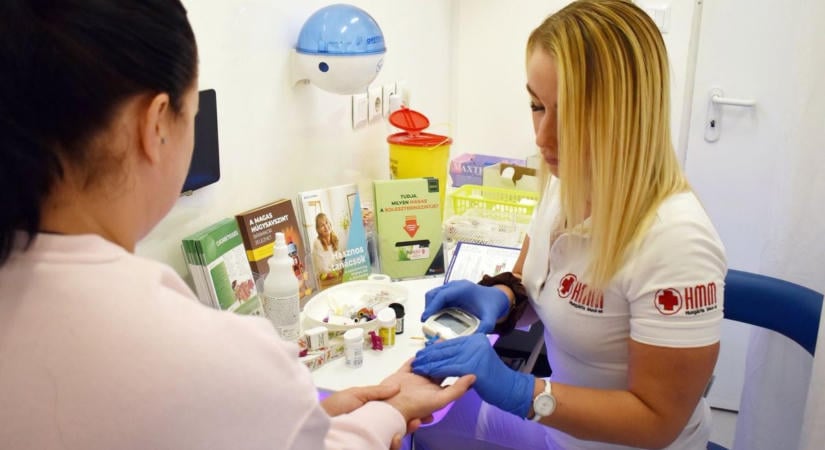 Várólista nélkül végeztek 50 féle vizsgálatot Cegléden