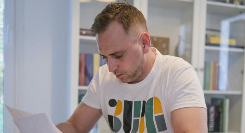 Börtön után otthonról jelentkezett a magyar politikus, fotóval üzent