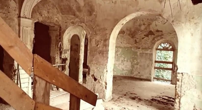 Hatmilliós négyzetméterár egy életveszélyes romhalmazért? Így néz ki most a szellemkórház! – videó