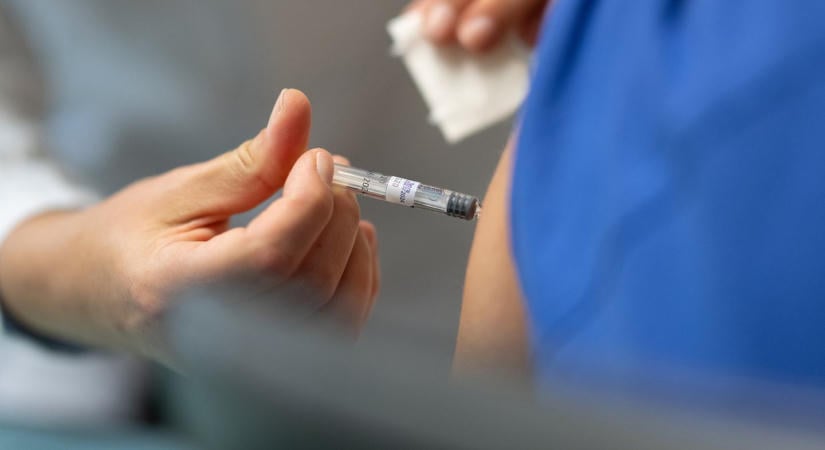 Ellátási zavar: idén késhetnek az influenza elleni védőoltások, vészriadót fújtak a hatóságok