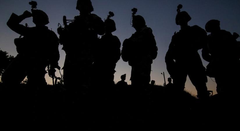 Rendkívüli helyzet – Irán megindította a támadást az USA katonai létesítményei ellen Bahreinben és Kuvaitban