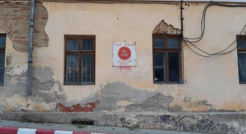 Csapda Bukarestben: Naponta több mint ezer turista összeomlással fenyegető épületekben