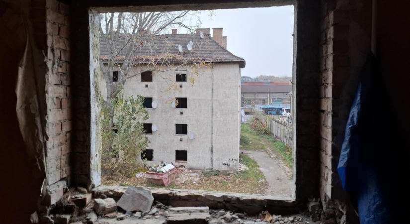 Teljesen elbontották a Hős utcai gettót