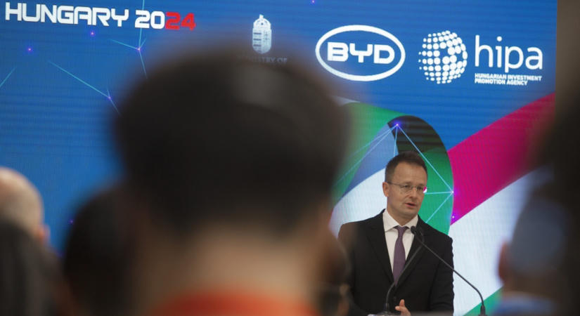 A szegedi BYD-gyár csillogó kirakata mögött egészen más kép rajzolódik ki – dolgozói fotók buktatták le a gyárat