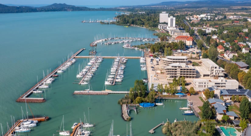 Nem luxuslakópark és nem is Aldi: mindenki azt találgatta, mi épül Siófokon a volt vursli helyén - most kiderült