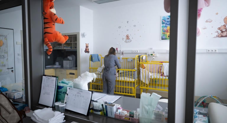 Megszülte a kislányát, felöltözött és lelépett a kórházból