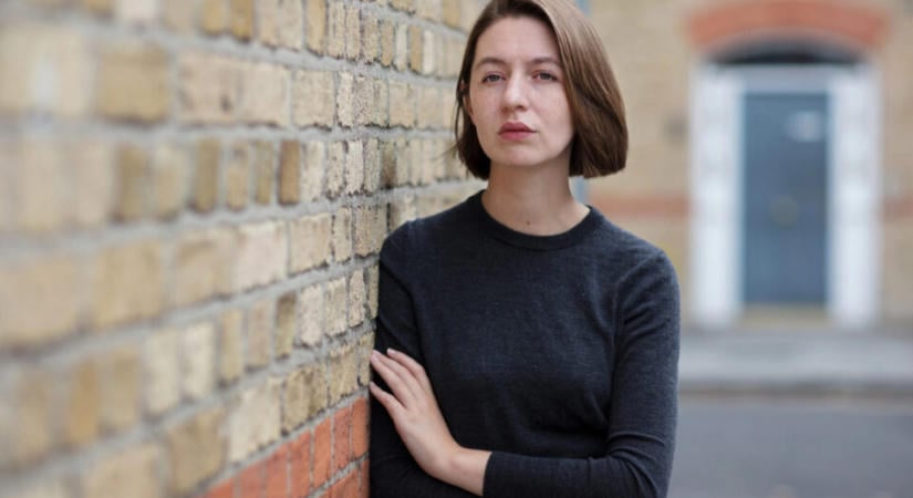 Nem adják ki a továbbiakban az Egyesült Királyságban Sally Rooney könyveit, mert terrorszervezetet támogat