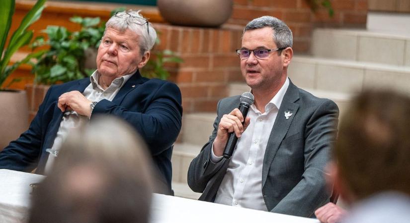 Egymásnak adták a kilincset az államtitkárok a héten Süli Jánosnál