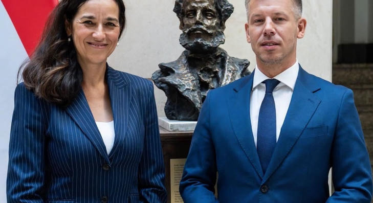 Izrael önvédelmi jogának tiszteletben tartása, a Hamász lefegyverzése és a gázai humanitárius helyzet javítása