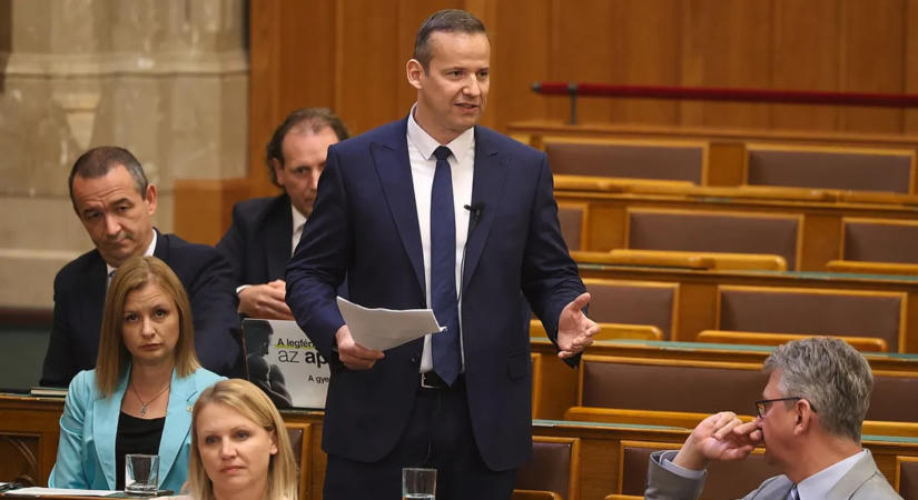 Hatalmas felháborodást váltott ki Toroczkai László kitiltása, a képviselők tiltakoznak a kettős mérce ellen