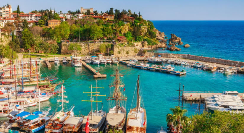 Hová szökjünk az ősz elől? 7 mediterrán hely, ahol októberben is csobbanhatunk a tengerben