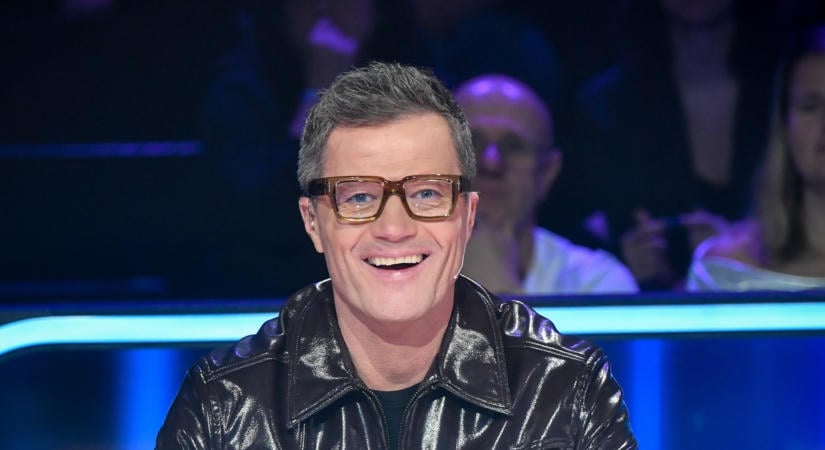 Cumisüvegből etetett tigrist Stohl András – cuki fotó