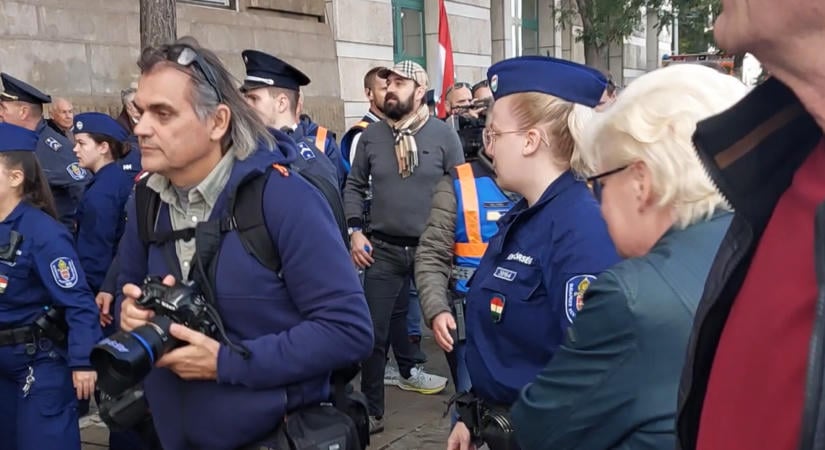 Ellentüntetőkkel szólalkoztak össze a fideszes megemlékezők, Kubatov Gábor személyi titkára nyugtatta a kedélyeket
