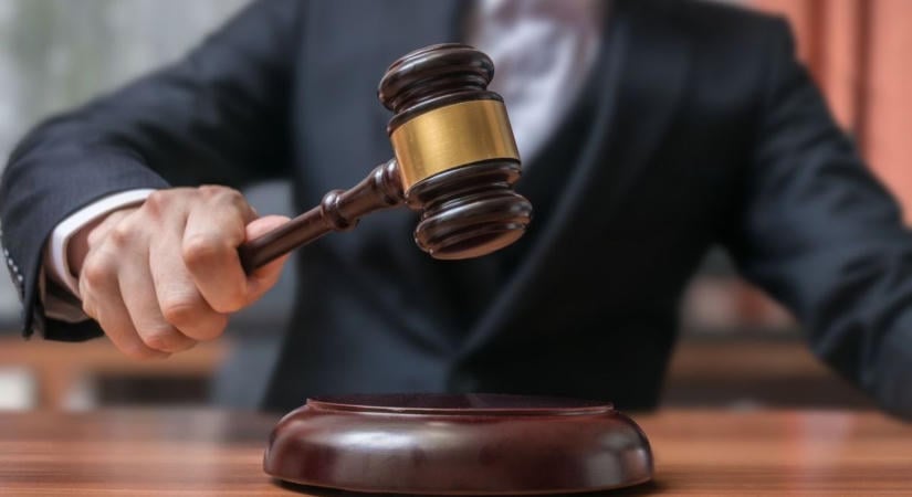 „Koporsóba teszlek” – volt férjét megöléssel fenyegette új élettársával egy Heves megyei nő