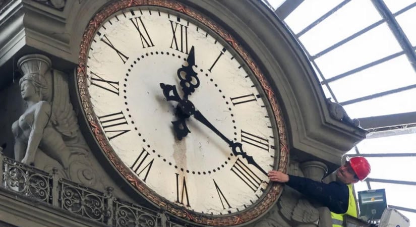 Óraátállítás a Kisalföldön: Így érinti a menetrendet és az éjszakai műszakokat az őszi óraátállítás