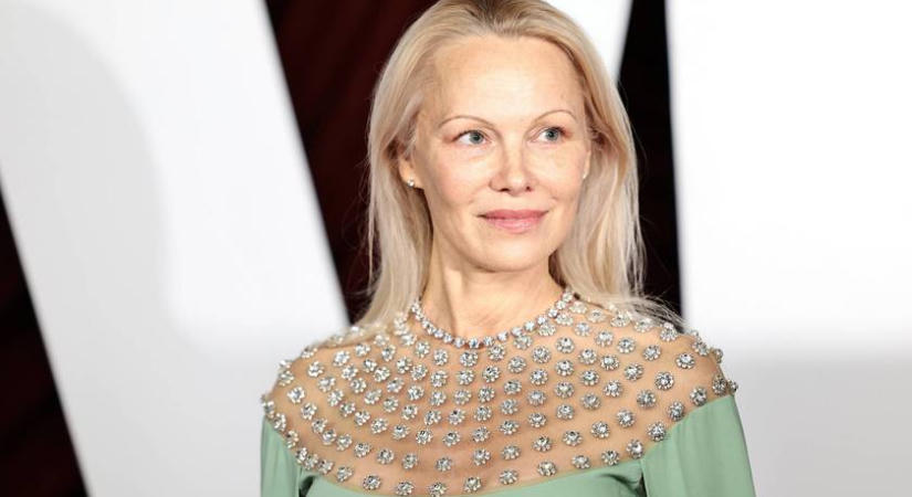 Az 59 éves Pamela Anderson arcbőre ilyen a valóságban: smink nélkül mutatta meg