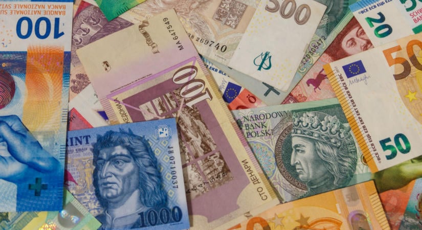 Erősödött péntek reggelre a forint: így áll most az euróval és dollárral szemben
