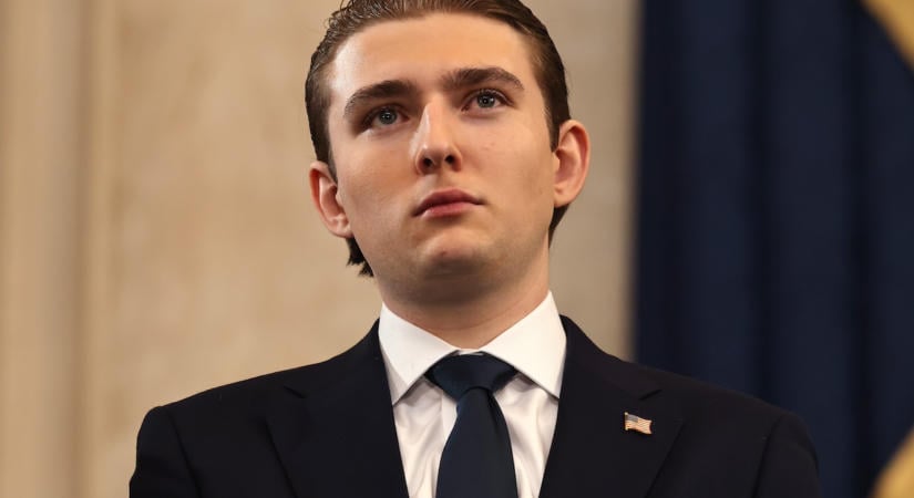 Teljesen megváltozott Donald Trump 20 éves fia, Barron Trump: új külsővel mutatkozott, és mi nem hittünk a szemünknek