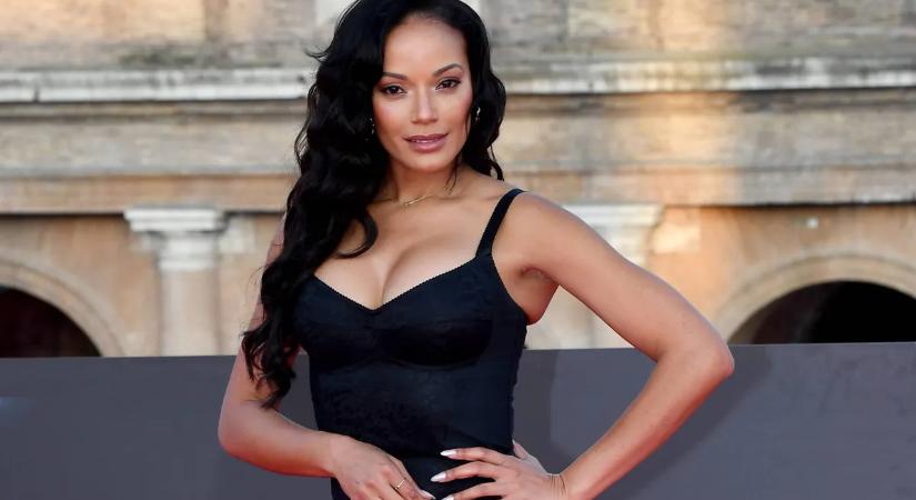 A gyönyörű, kajmán-szigeteki szupermodell, Selita Ebanks lett a hónap legdögösebb csaja az Origo látogatói szerint